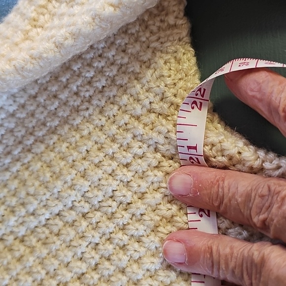 Handmade Womens Cream Cable Knit Sweater. Excelent Condion. Meduim - Picture 7 of 12